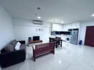 Mercu Summer suites KLCC by JK Privy Homes - 7 Pax Family Stay