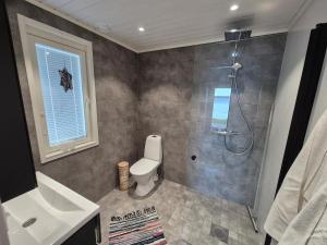 Lakeside, picture window, sauna, WiFi,Silent Shine