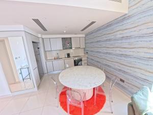 Orange Plumeria 1701 - 2BR SeaView with Prvt Beach