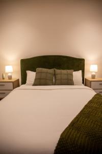 Balcony, Free Parking, Workspace, Shared Pool & Gym