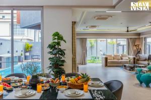 StayVista at Mikasa with WiFi, AC, Pool, BBQ