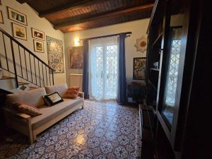 casa Ennio by Villa Paola Ciminna