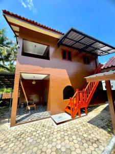 Gifal Surf Camp & Cottage