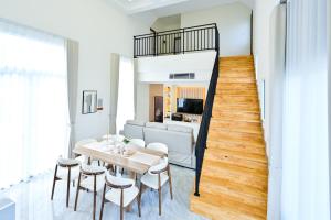 Santara Pool Villa Udon