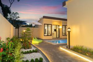 Amaleena Pool Access Suites