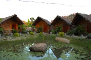 Rocky Meadows Resort Hampi