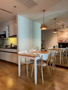 SkyLink Thonglor Luxury Condo with Pool BTS Access