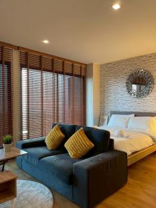 SkyLink Thonglor Luxury Condo with Pool BTS Access