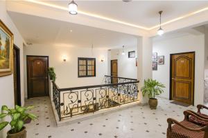 Via Singh Suite - DLF Phase 3, Gurugram