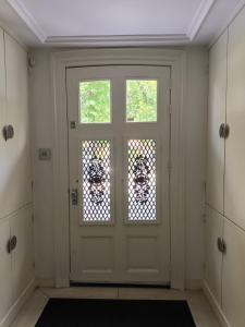 Ocean Moments - Free Parking