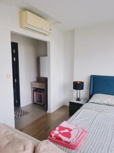 7centrio condominium near Shopping Malls and Naka night market