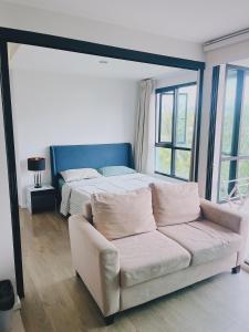 7centrio condominium near Shopping Malls and Naka night market