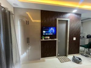 Fusion Studio Apartment Near Ek Murti Chowk