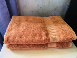 Homestay! Lockable room and kitchen within, shared bathroom