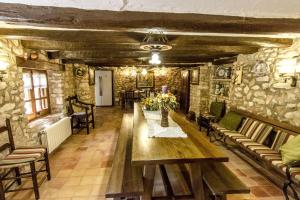 Catalunya Casas Majestic history for 32 guests, 10km to the beach