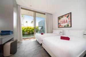 Urban-Modern 4BR Villa Piel with Tropical Pool Escape