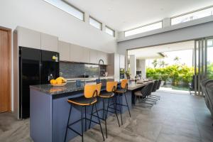 Urban-Modern 4BR Villa Piel with Tropical Pool Escape