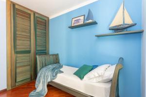 Villa Ray - Front row beachfront with garden img16