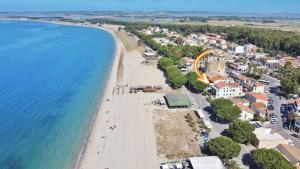 Villa Ray - Front row beachfront with garden img39