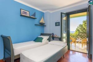 Villa Ray - Front row beachfront with garden img18