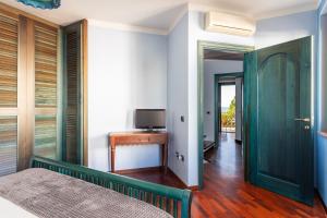 Villa Ray - Front row beachfront with garden img15