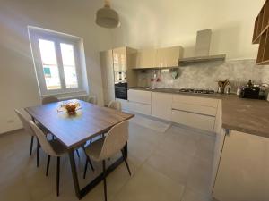 centrale, 5 posti letto, vicino al mare, due bagni