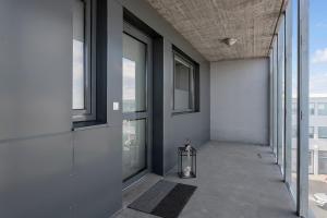 Bright and Spacious Condo Downtown