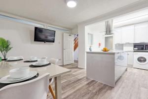 Surehaven Stays 6 Bedroom House Great for Teams