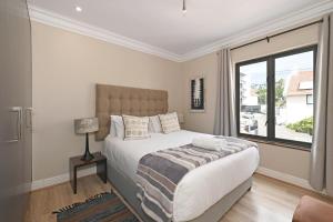 Sunny Sea Point Apartment with Private Balcony