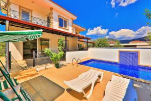 Comfortable Holiday Villa with Pool