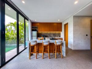 Villa Ini - Serene Tropical Pool Retreat Near Tanah Lot