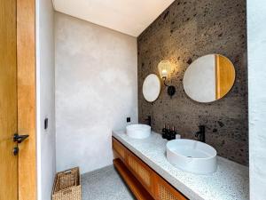 Villa Ini - Serene Tropical Pool Retreat Near Tanah Lot