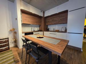 The Lucky Five at Glivia Parking&Garden