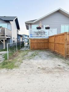 Red Deer Stay- 2BR Private Suite
