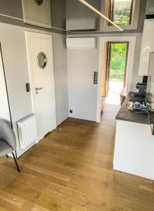 Houseboat - Dom na wodzie