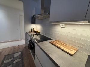 Residence Arctic White