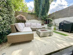 Promo Rate - 2BDR flat in Hammersmith with private Patio near Shepherds Bush & Westfield by NourNest Apartments