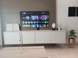 Lazuli Sea View & Pool Ap 502