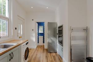 Lowestoft-5 bed with parking