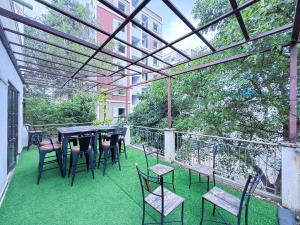 Lagoon Luxe 4BHK Luxury Terrace Pool Villa with Private Theatre & Pool Table by Spacez