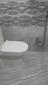 2 BHK Homestay near Banaras Railway, BLW with Kitchen & AC