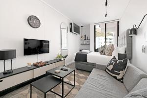 The Flamingo Sea Point Promenade & Walk to Beach