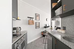 The Flamingo Sea Point Promenade & Walk to Beach