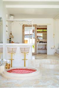 Sole 1BR Romantic Villa, 5 Min to Thomas Beach