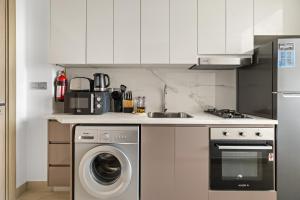 Bright Modern Studio in Meydan Azizi Riviera 40