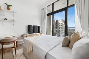 Bright Modern Studio in Meydan Azizi Riviera 40