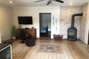 A wonderful holiday home with lake access