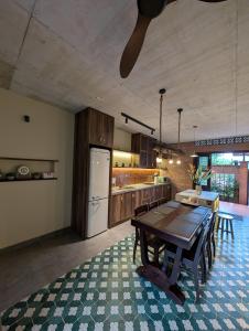 Mountain Shore Retreat Near Beach& Fishing Village