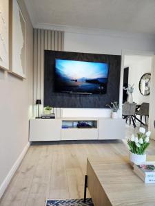 Family & Contractor Stay WiFi, Garden Private Parking for 2 cars