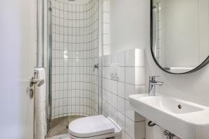 Walk to Beach & Sea Point Promenade The Flamingo